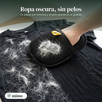 Guante Mimo quitando pelo de mascota de una polera negra